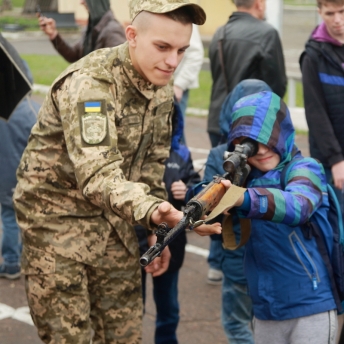 Арселоровцы в гостях у защитников Украины