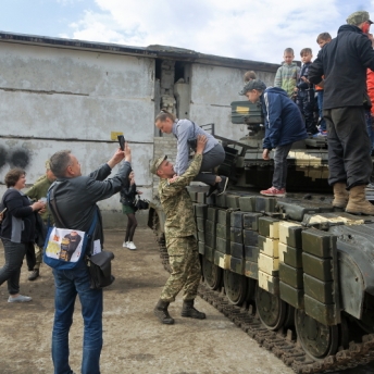 Арселоровцы в гостях у защитников Украины