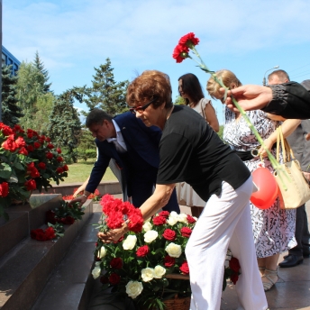 В знак уважения и огромной благодарности