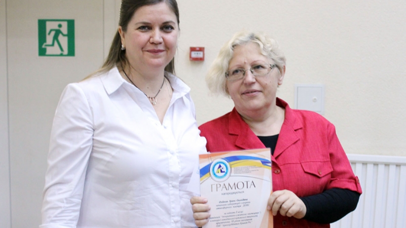 Ирина ОЛЕЙНИК, начальник лаборатории по охране атмосферного воздуха ДООС (на фото справа)